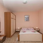 6 Apartman Podgora