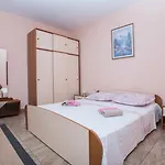6 Apartman *