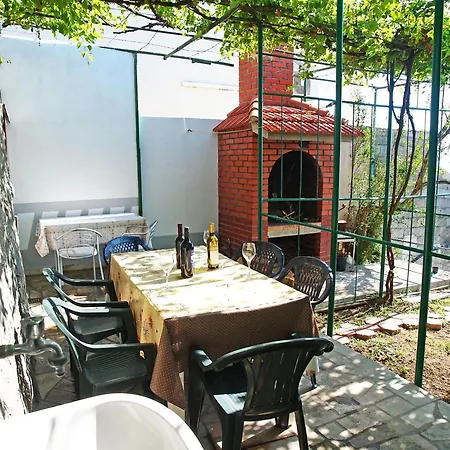 6 * Podgora